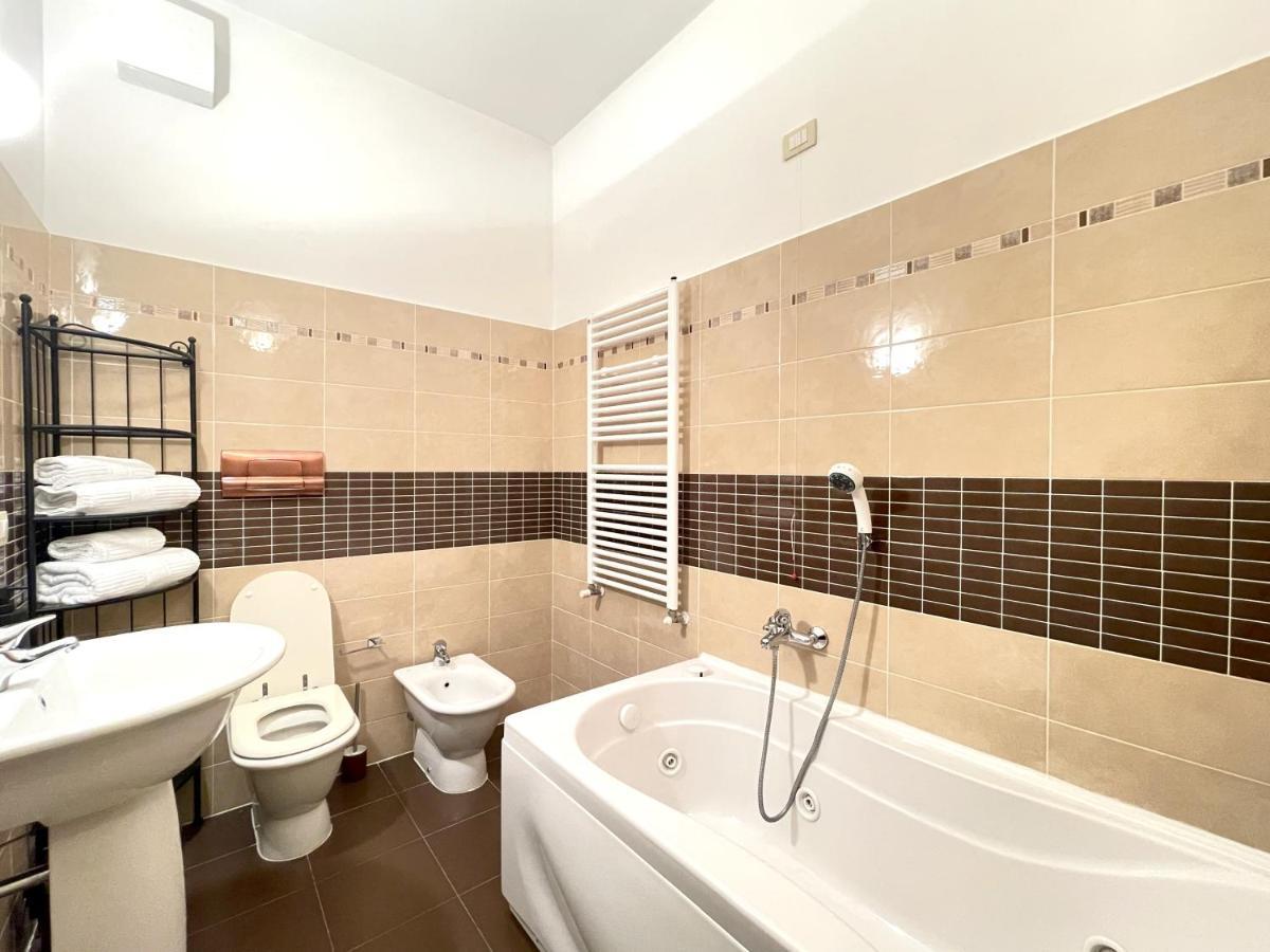Accomodo Mit48 Trivanotortona Apartment Milan Bagian luar foto